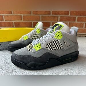 Nike air Jordan retro 4 SE neon 95 Sz 9